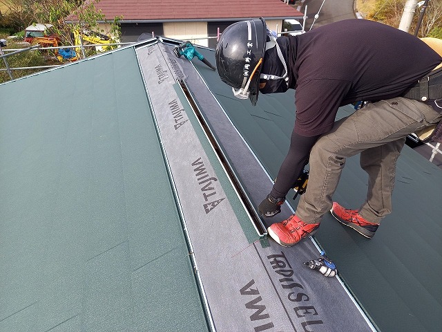 換気棟設置で換気口作り